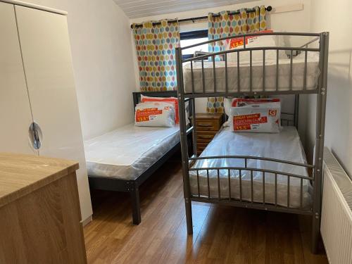 En eller flere senge i et værelse på The cottage Greenacre House