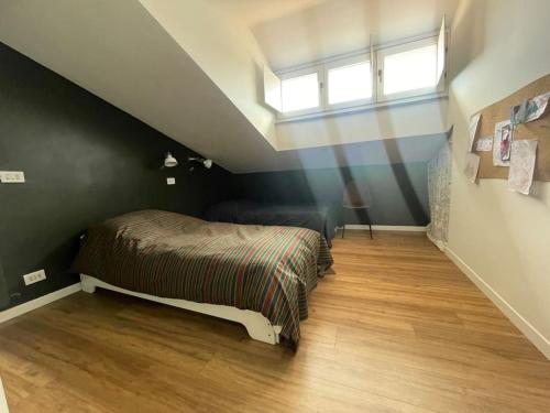 a attic bedroom with a bed and a window at Charme e Tranquillità in Montagna in Rocca di Mezzo
