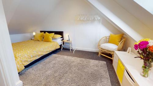 En eller flere senge i et værelse på St Ives Upper Loft