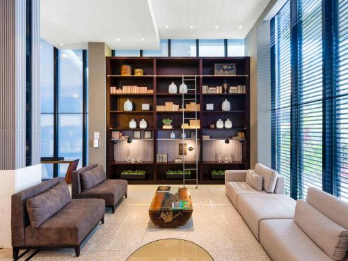 a living room with a couch and a table at Mercure Curitiba Batel in Curitiba
