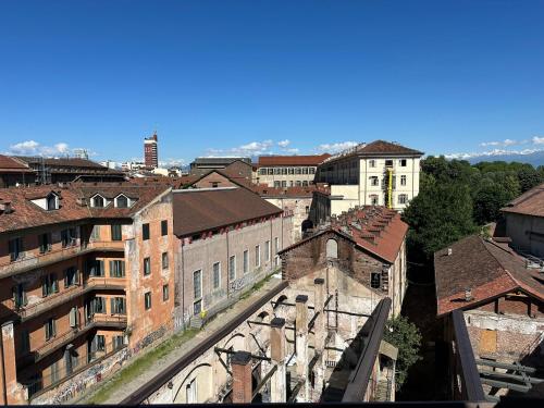 Pemandangan umum bagi Turin atau pemandangan bandar yang diambil dari apartmen