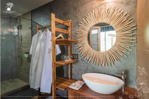 The Tree Riverside Resort Kaeng Krachanにあるバスルーム