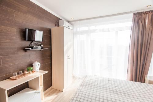 a bedroom with a bed and a window at Rooms and Apartments Milana in Bar