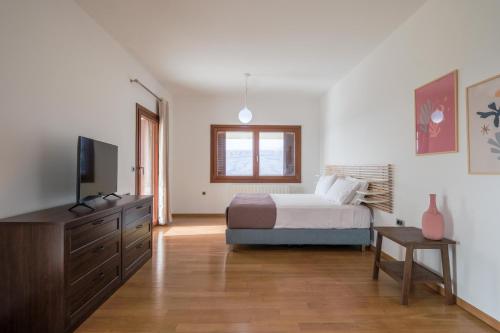 TV a/nebo společenská místnost v ubytování Fleur du sud - Villa in Chania