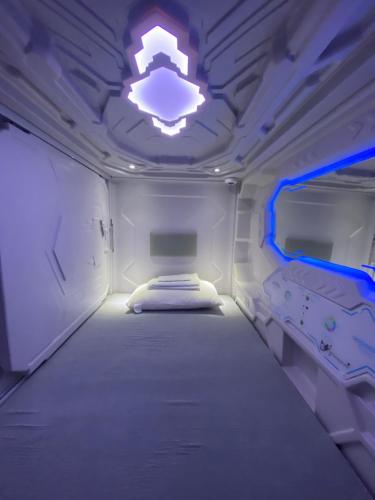 Postel nebo postele na pokoji v ubytování Mermaid Space Capsule Hostel Palermo