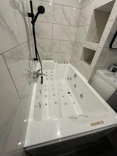 STUDIO JACCUZZI A 2 Min dAvignon