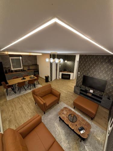 Ruang duduk di Village Relax House