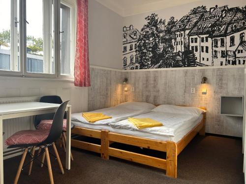 Hostel Downtown Image
