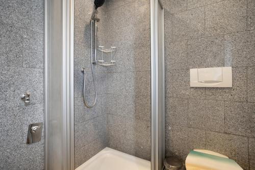 a bathroom with a shower and a toilet at Sylt Ferienwohnung 3 Westerland in Westerland (Sylt)
