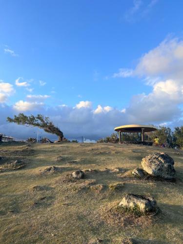 a field with rocks and a gazebo at Teisha House in Souillac