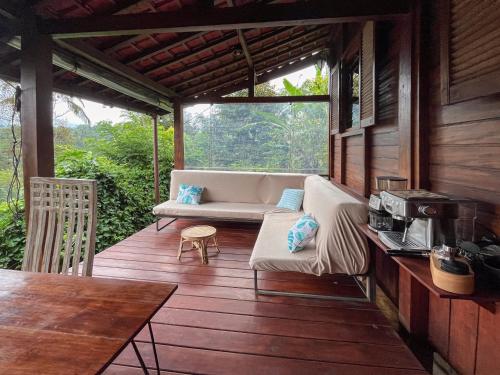 Un balcón o terraza en Sanda Plantation Hideaway