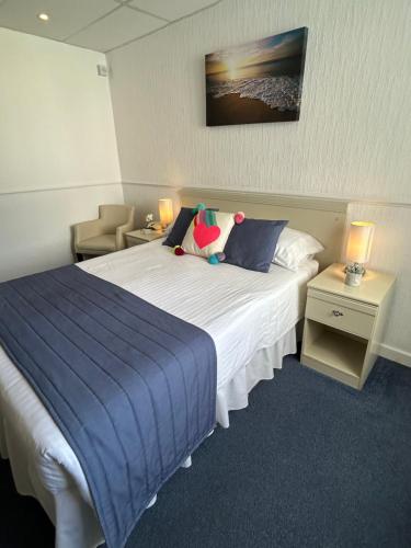 Кровать или кровати в номере Westhill Country Hotel