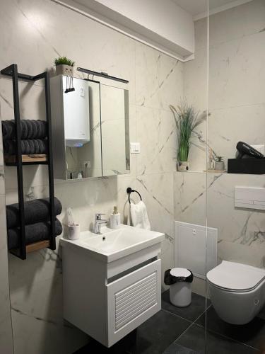 Et badeværelse på East Gate LEKS apartment