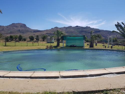 Bazén v ubytování The Entire Barnhouse at Camp Jakkalsfontein, Tulbagh nebo v jeho okolí