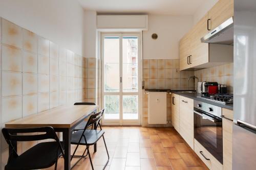 GuestHost - Charming Navigli! Functional Apartment