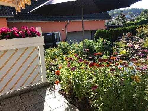 Κήπος έξω από το Privates Apartment im Grünen