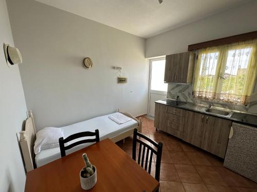 Η κουζίνα ή μικρή κουζίνα στο Anel Suites