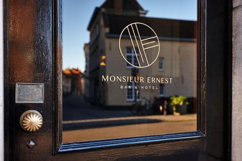 a door with a sign on the front of a building at Hotel Monsieur Ernest in Bruges