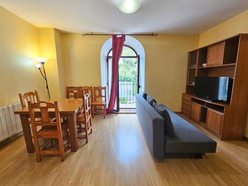 A kitchen or kitchenette at Apartamentos Canfranc 3000