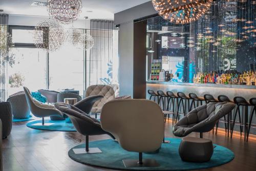 Гостиная зона в Motel One Berlin-Tiergarten