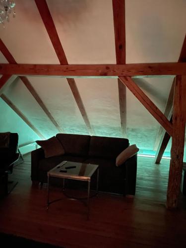 a living room with a couch and a coffee table at Quartier im Gutshaus in Wustermark