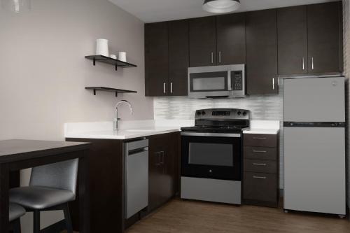 Η κουζίνα ή μικρή κουζίνα στο Residence Inn by Marriott Kenwood Cincinnati