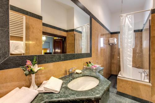Ett badrum på Hotel Impero