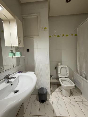 Ένα μπάνιο στο S+2 avec Jardin à l'aouina