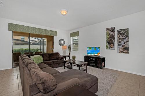Elegant Villa wPrivate PoolSpa Game Room photo 11