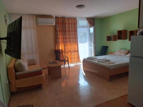 Postel nebo postele na pokoji v ubytování Studios in Complex Elit 4