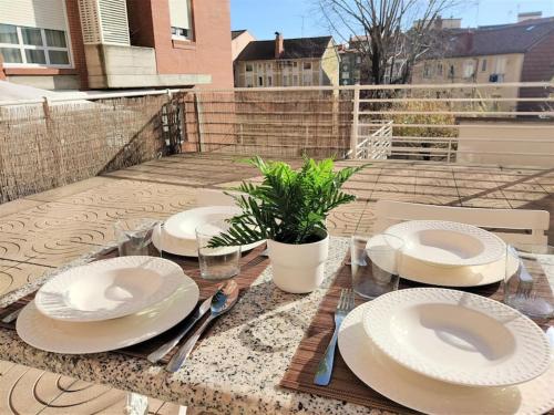 Gran terraza privada, luminoso y tranquilo con wifi