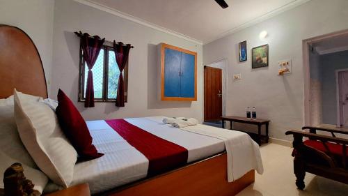A bed or beds in a room at Mohit Paying Guest House