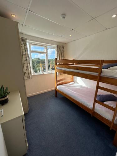 Кровать или кровати в номере Westhill Country Hotel