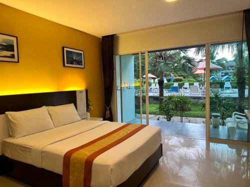 Postel nebo postele na pokoji v ubytování Gypsy Sea View Resort- Phi Phi Island