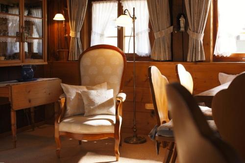 a room with a chair and a desk and a lamp at Ferienhaus im Gässle, Kirchzarten, Dreisamtal in Kirchzarten