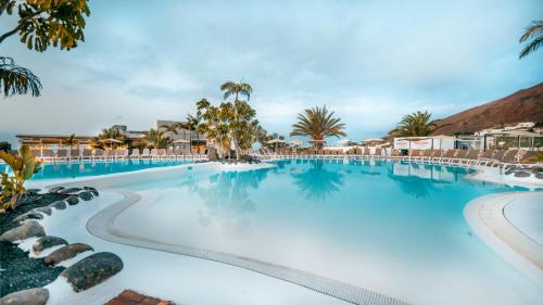 Bazén v ubytování Labranda Alyssa Suite Hotel nebo v jeho okolí