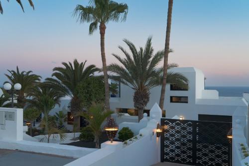 Luxury Ocean View Retreat 2bedroom APT with Jacuzzi