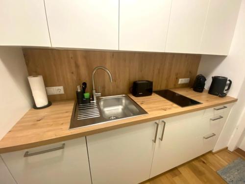 Η κουζίνα ή μικρή κουζίνα στο cosy apartment Wiener Straße