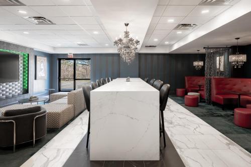 a conference room with a white table and chairs at Hotel Alice in Atlantic Beach