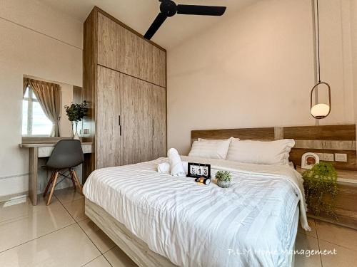 a bedroom with a large bed with a clock on it at Ipoh Town CityView Premium Suite Kampung Paloh Residensi in Ipoh
