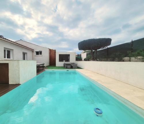 villa calme au milieu des vignes avec piscine 2 chambres