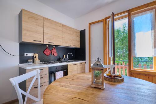 Η κουζίνα ή μικρή κουζίνα στο Dimora Valentina Casa Primula