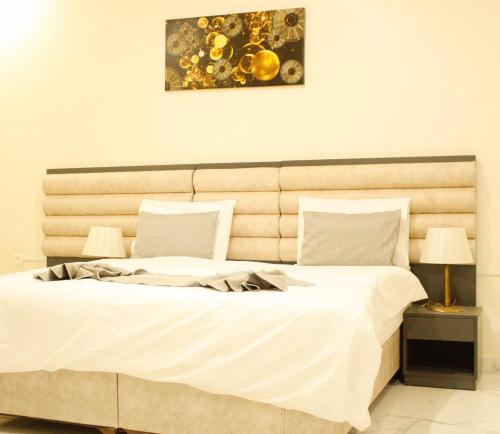 Postel nebo postele na pokoji v ubytování Urban Hotel Suites