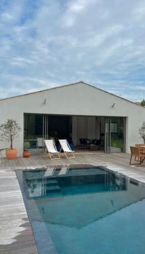 Villa familiale avec piscine chauffée