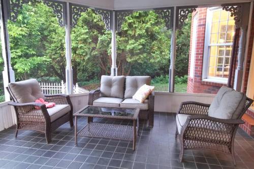 Gallery image of Waterfront heated pool seasonal Acre yard BBQ in Hudson
