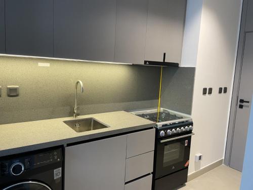 Gallery image of MAG 960 Stylish Luxury Apartment 6 Minutes to Burj Khalifa with Complimentary Guest Welcome Pack in Dubai