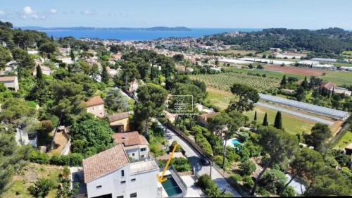 Photo de la galerie de l'établissement La Gacélyte Piscine privée joli bas de villa, à Carqueiranne