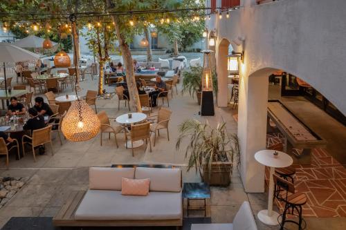 an overhead view of a restaurant with tables and chairs at Hotel Casa 425 + Lounge, A Four Sisters Inn in Claremont