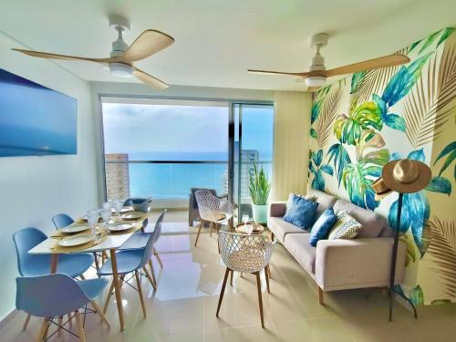 Χώρος καθιστικού στο Great sunsets & sea views, near beach&downtown