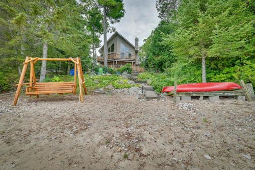 Zahrada ubytování Waterfront Lake Huron Getaway with Private Beach!